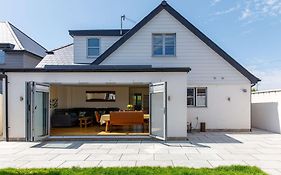 Delightful Seaside Hideaway 5 Mins To Beach